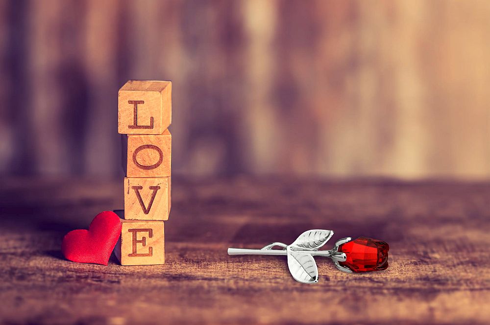 <em>Choice Crystal Collection</em> Red Rose Favors - Image 4