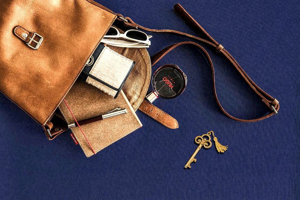 Gold vintage skeleton key bottle opener from Fashioncraft® - Image 4