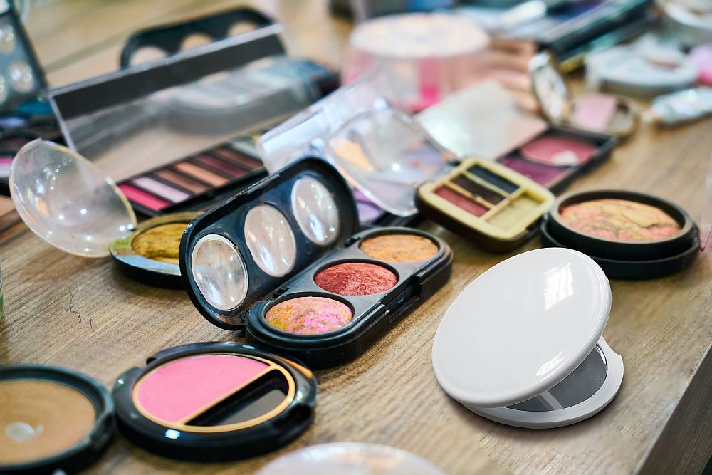 <em>Perfectly Plain Collection</em> Mirror Compact Favors - Image 4